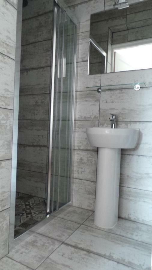 Number9 - Now With Air Conditioned Rooms Carlipa Esterno foto